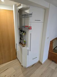 Eckschrank mit Seitenwandausz&uuml;gen